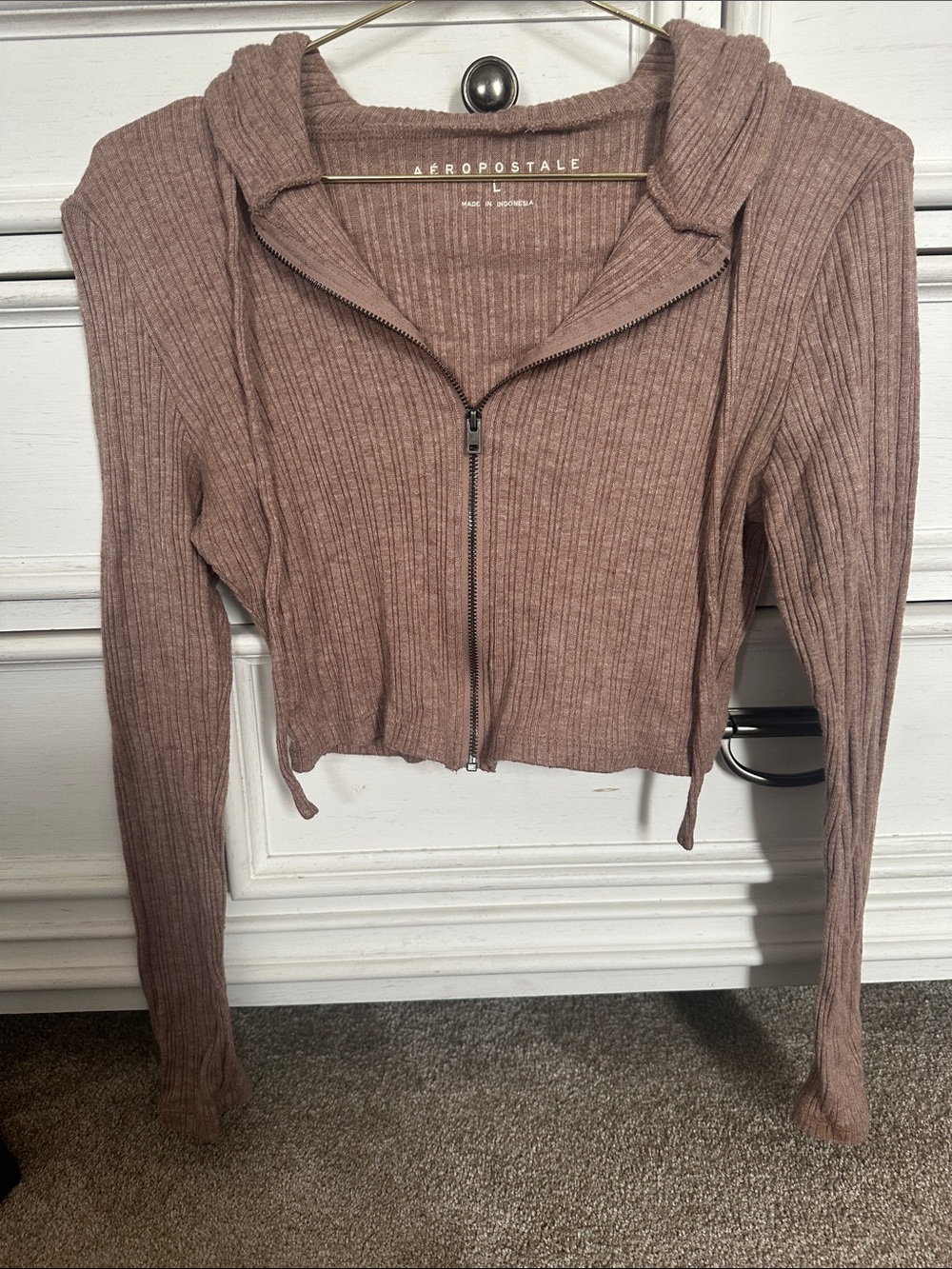 Aeropostale Ribbed Zip-Up Crop Top in Mauve